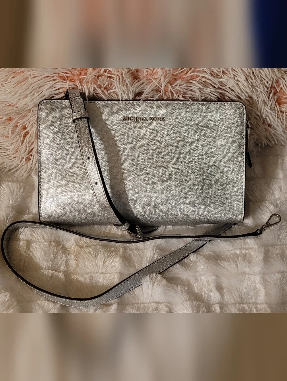 Silver Michael Kors Purse - Crosbody/Shoulder or Clutch - LIKE NEW - Picture 2 of 14